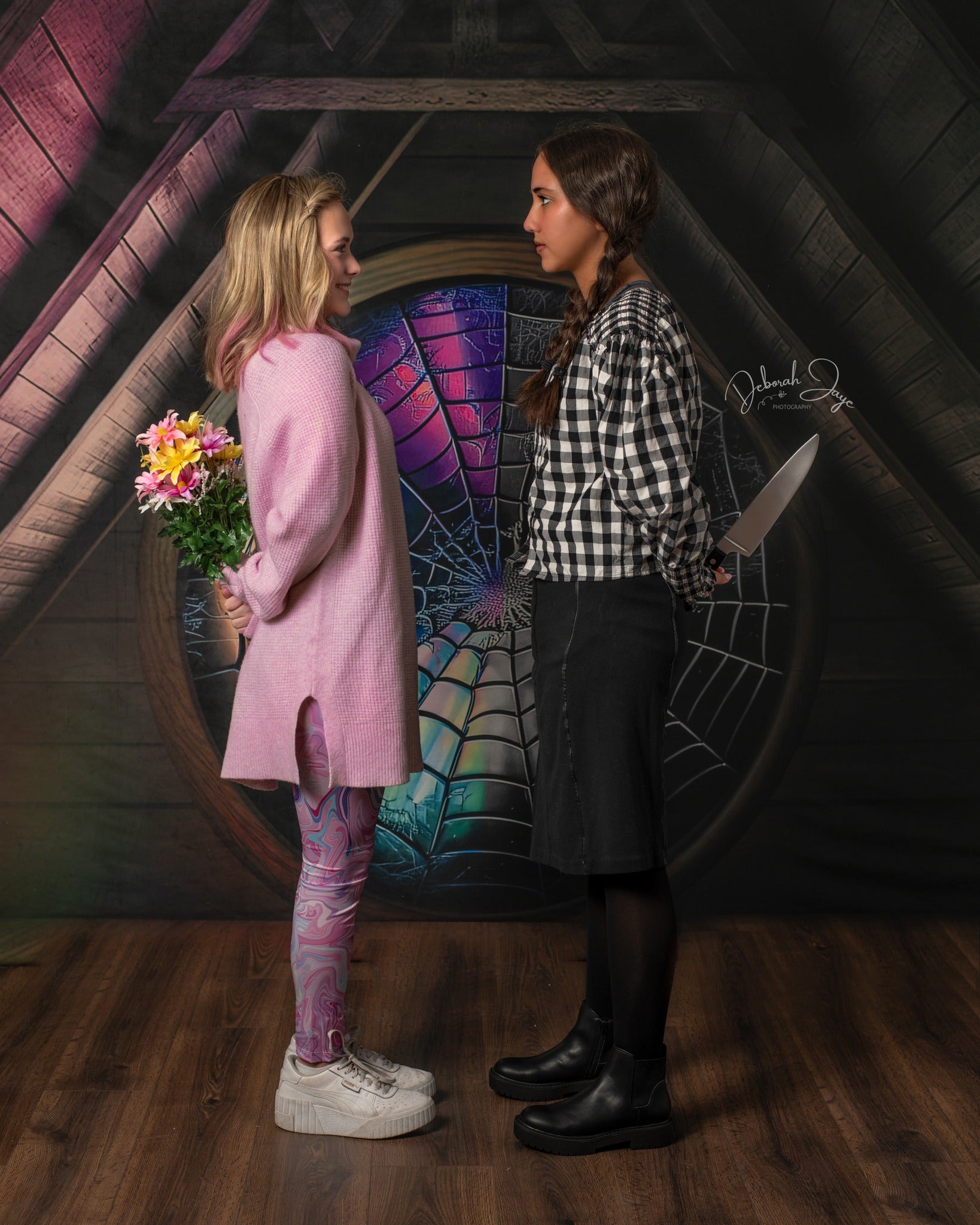 Kate Halloween Grenier Toile d'araignée Fenêtre Toile de fond conçue par Mini MakeBelieve - Kate Backdrop FR