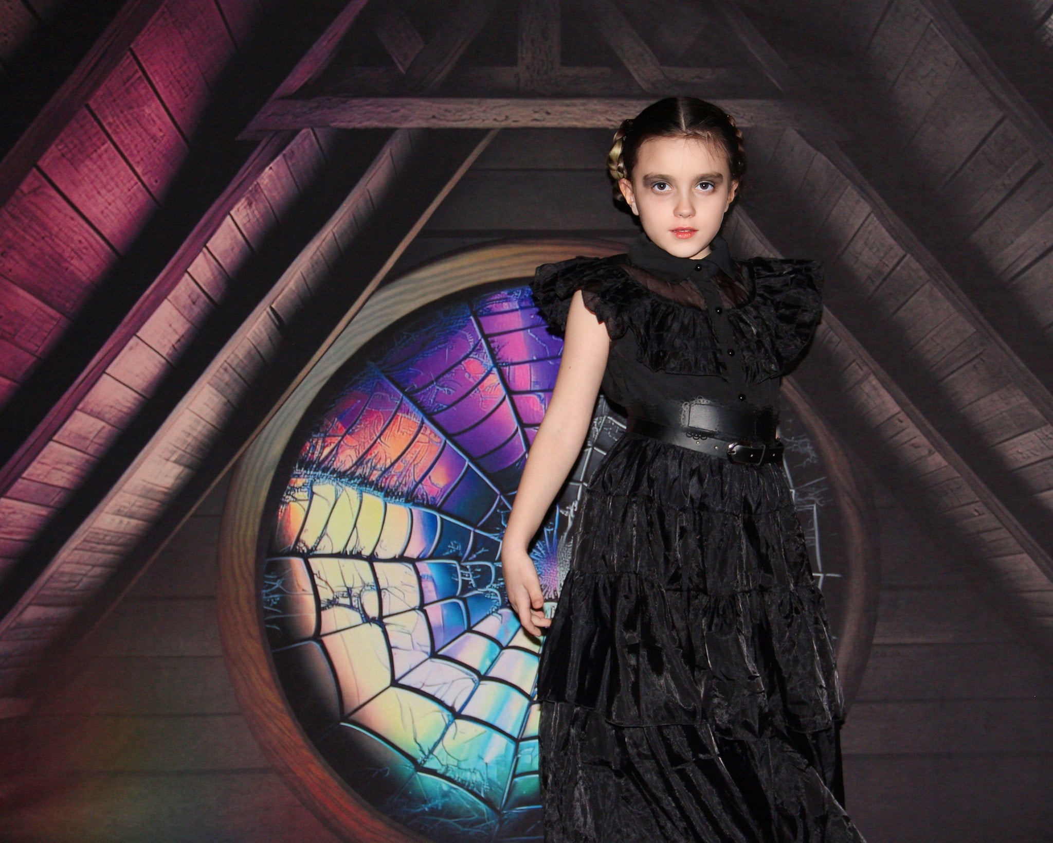 Kate Halloween Grenier Toile d'araignée Fenêtre Toile de fond conçue par Mini MakeBelieve - Kate Backdrop FR