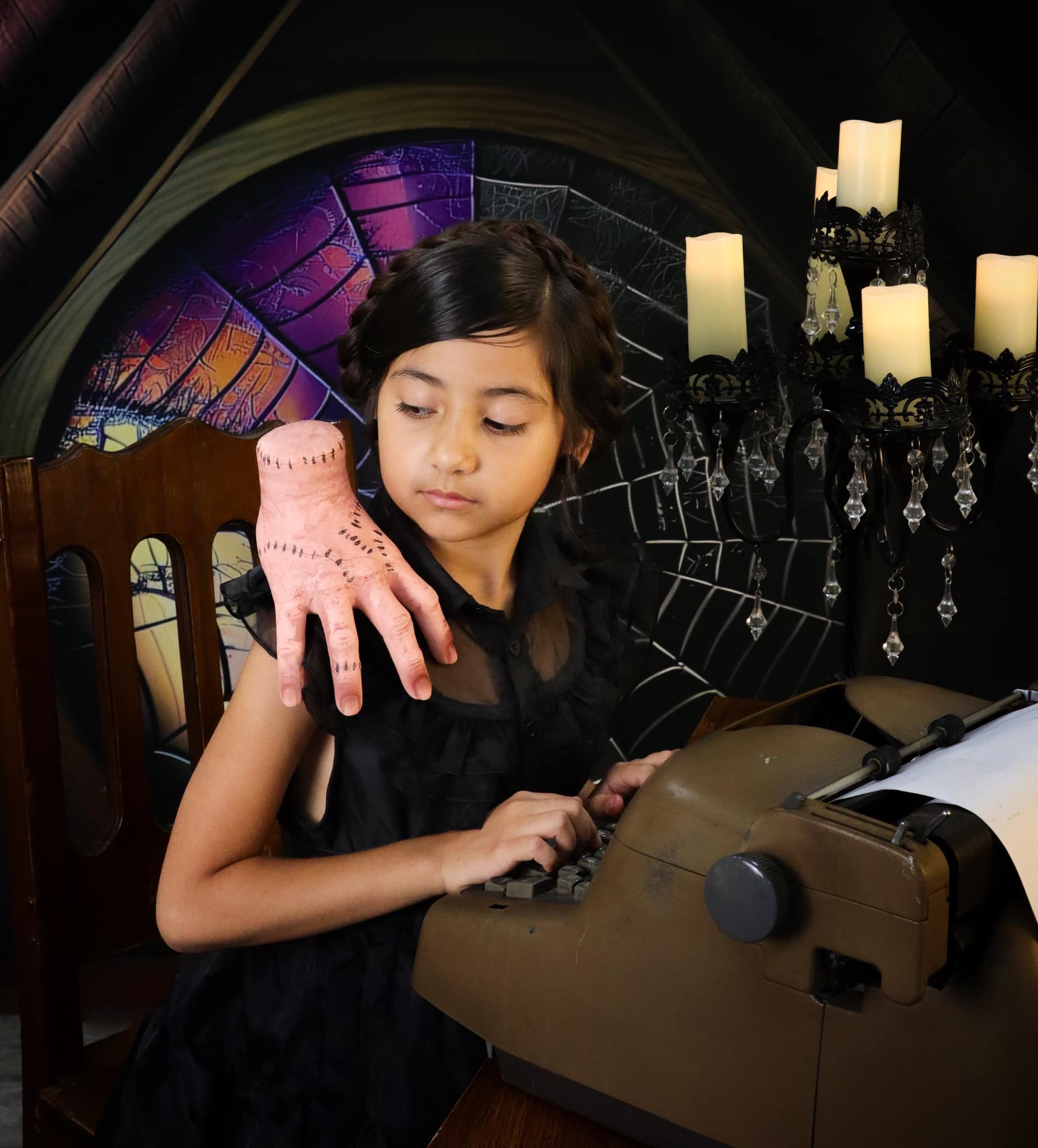 Kate Halloween Grenier Toile d'araignée Fenêtre Toile de fond conçue par Mini MakeBelieve - Kate Backdrop FR