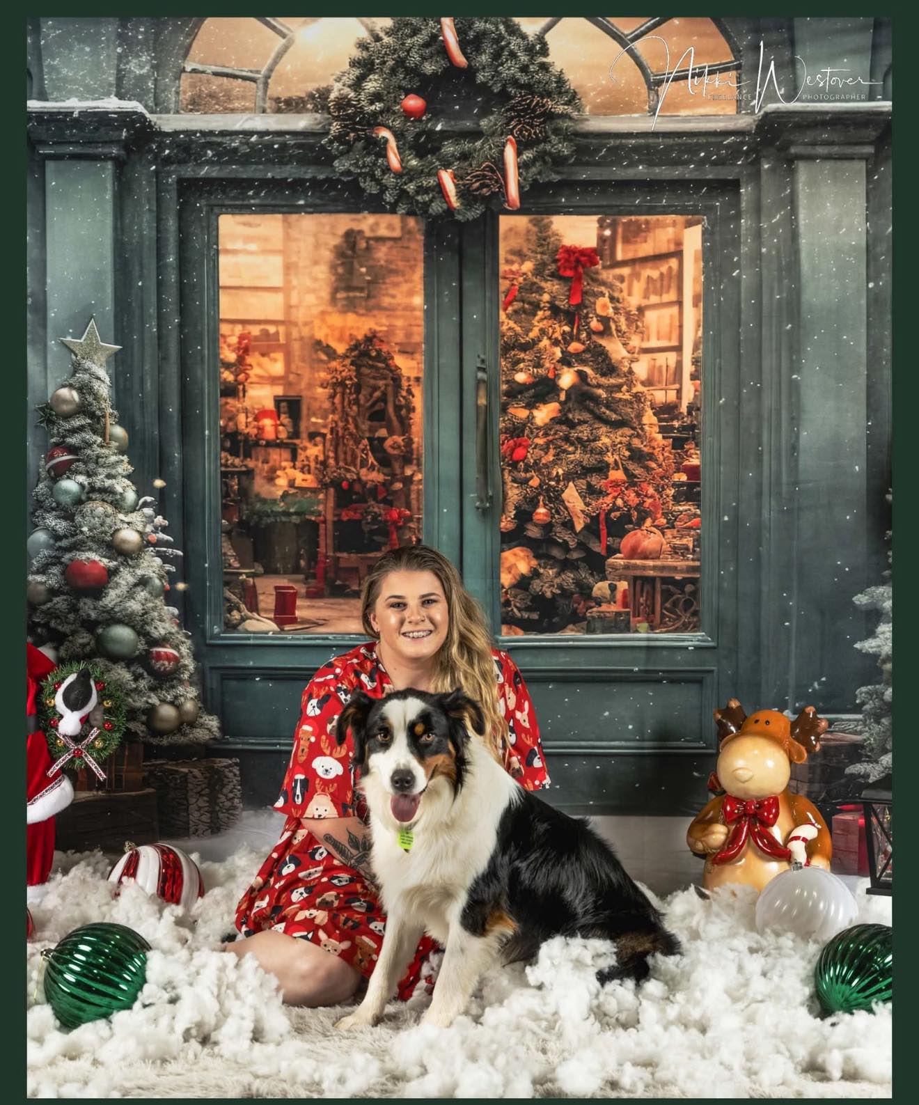 Kate Sapin de Noël Neige Boutique Vert Toile de fond conçue par Emetselch