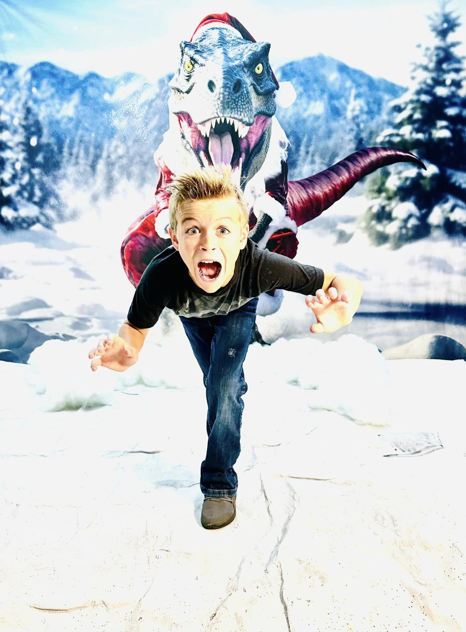 Kate T-Rex avec des vêtements de Père Noël Toile de fond conçue par Mini MakeBelieve - Kate Backdrop FR