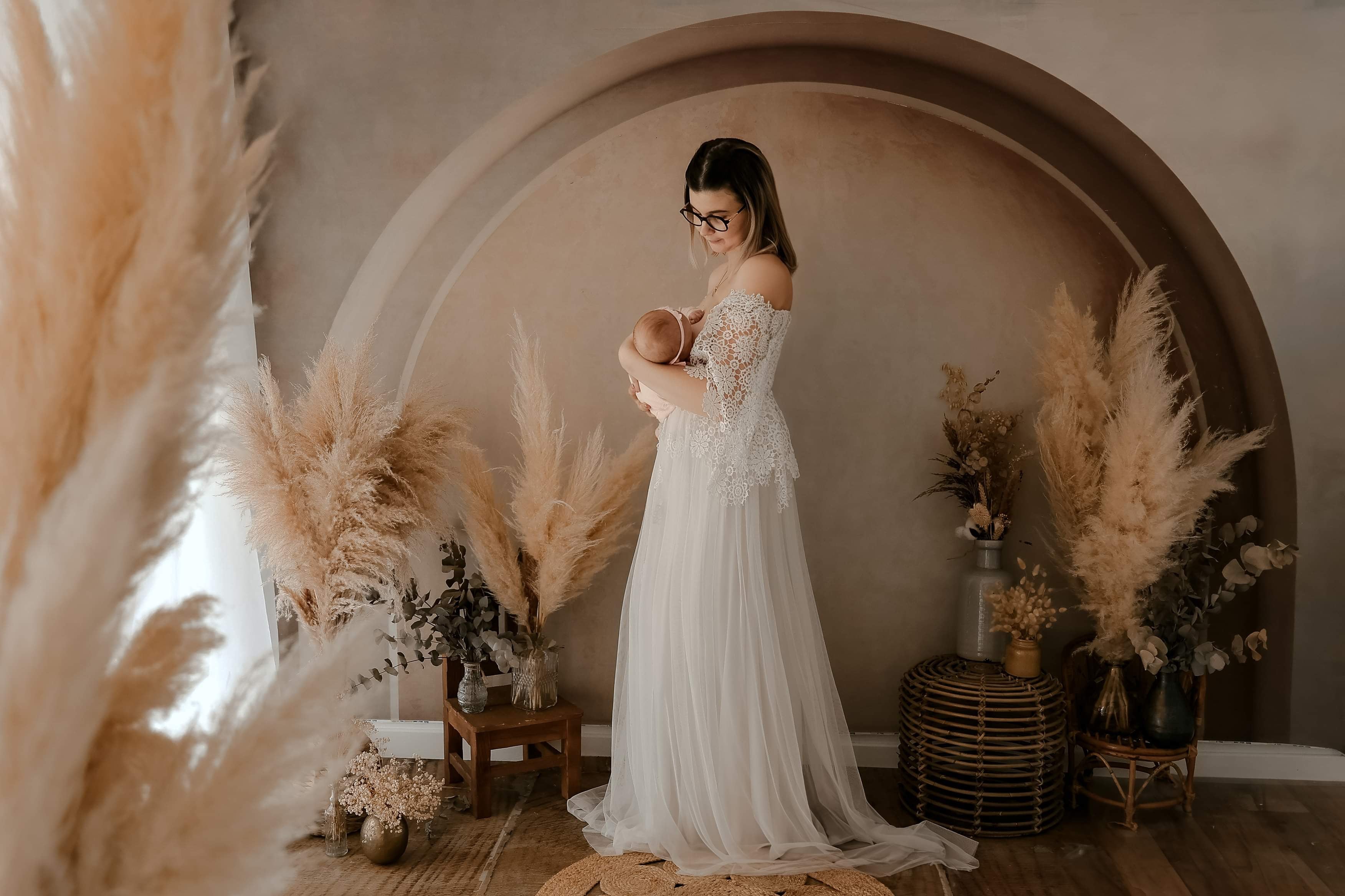 Kate Bohème Simple Porte cintrée Beige Élégant Toile de fond conçue par Kate Image - Kate Backdrop FR