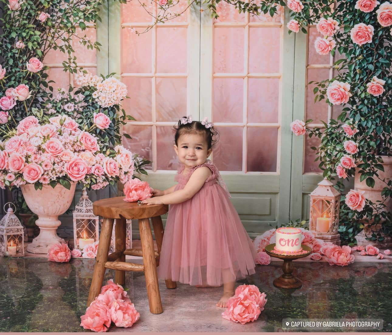 Kate Printemps Fenêtre Porte Vert Fleurs Rose Toile de fond conçue par Emetselch - Kate Backdrop FR