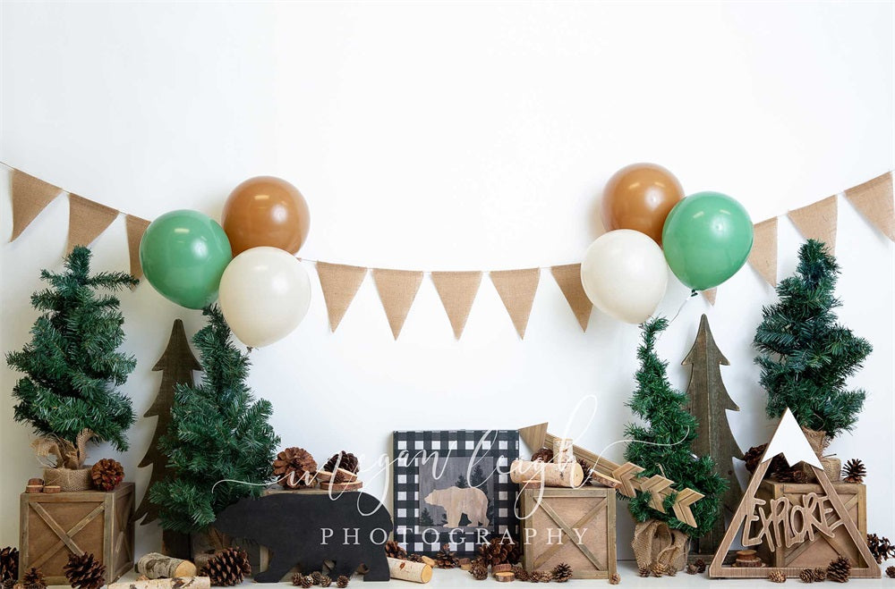 Kate Petit explorateur Forêt Ballons Toile de fond conçue par Megan Leigh - Kate Backdrop FR