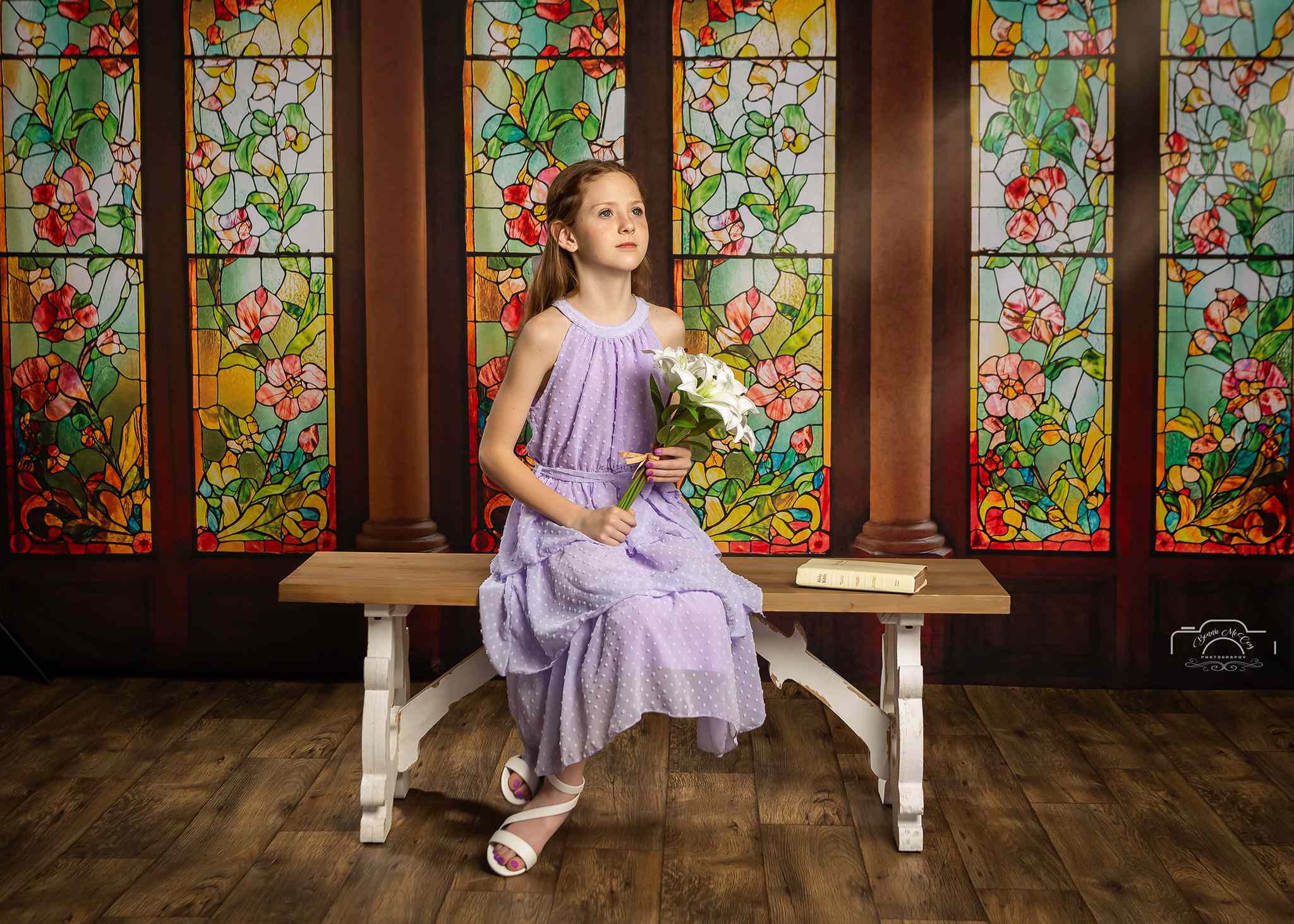 Kate Arche Église Vintage Vitrail Floral Toile de fond conçue par Emetselch - Kate Backdrop FR