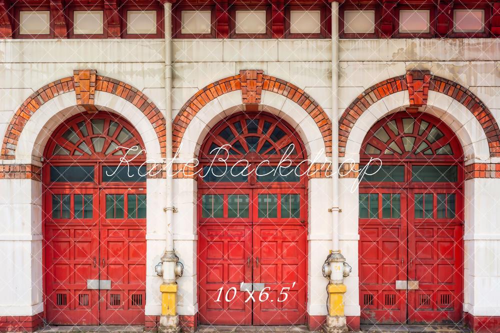 Kate Vintage Porte Rouge Caserne de pompiers Toile de fond conçue par Emetselch - Kate Backdrop FR