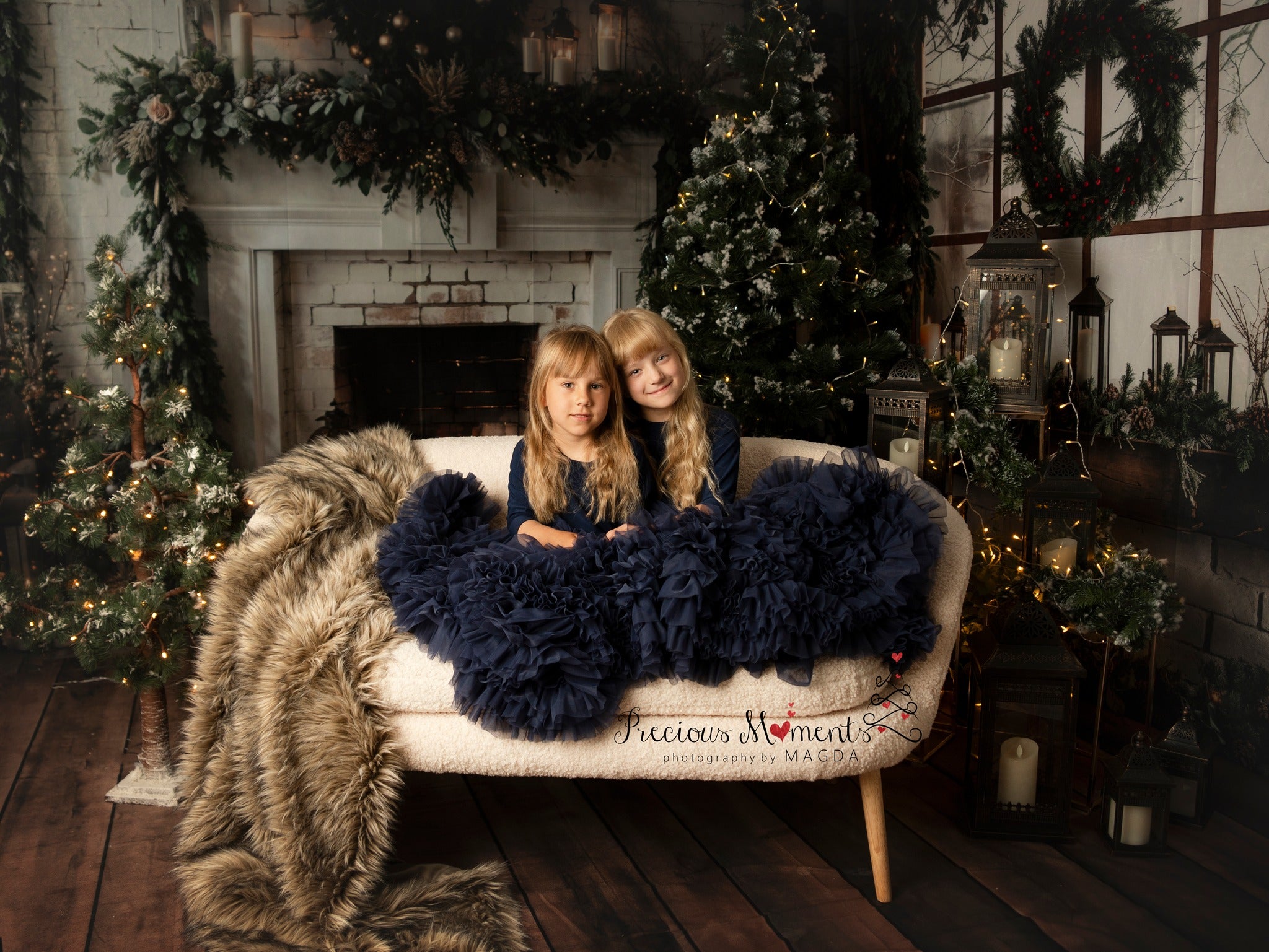 Offres Éclair #3 Kate Noël Intérieur Blanc Cheminée en brique Toile de fond conçue par Emetselch - Kate Backdrop FR