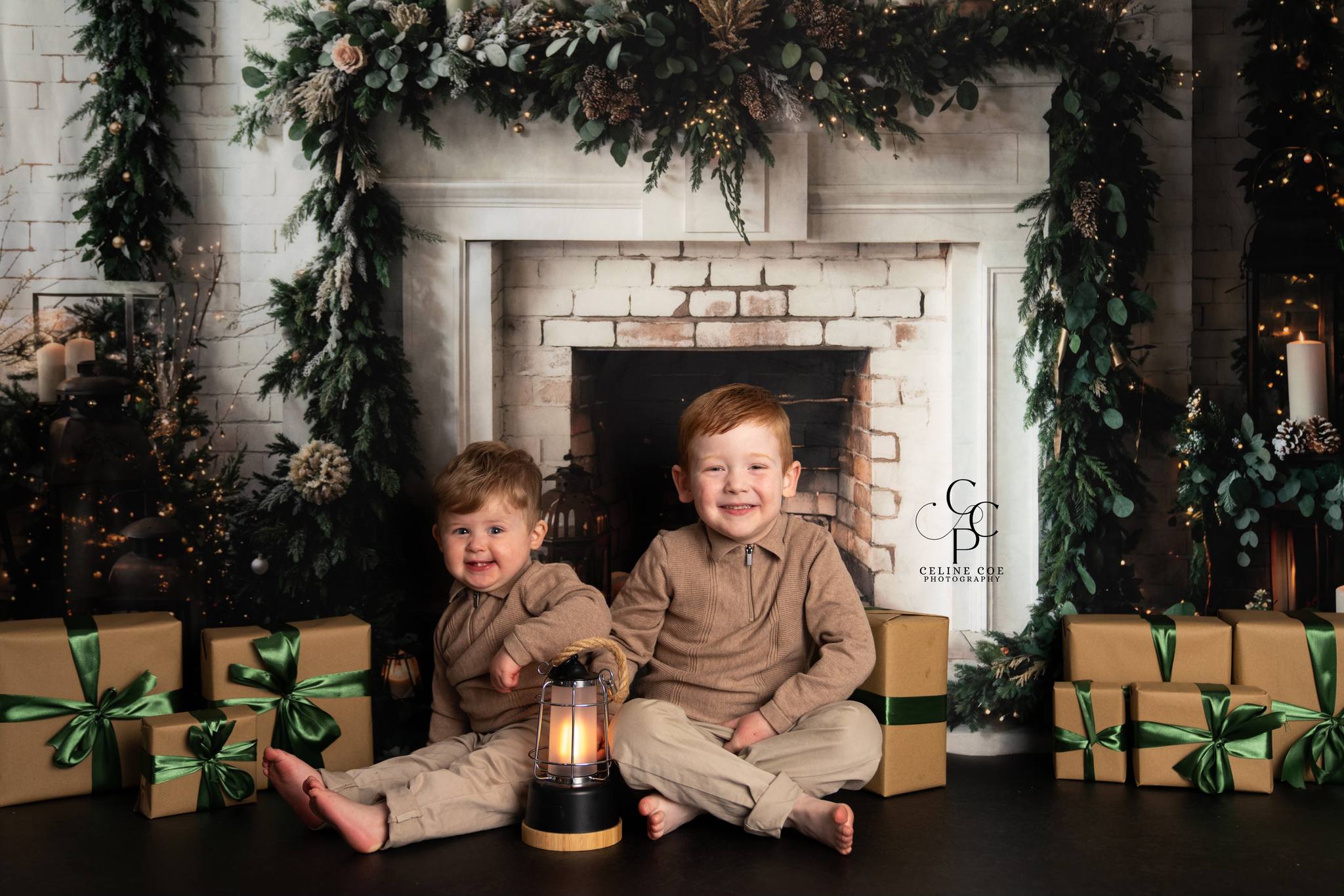 Kate Noël Intérieur Blanc Cheminée en brique Toile de fond conçue par Emetselch - Kate Backdrop FR