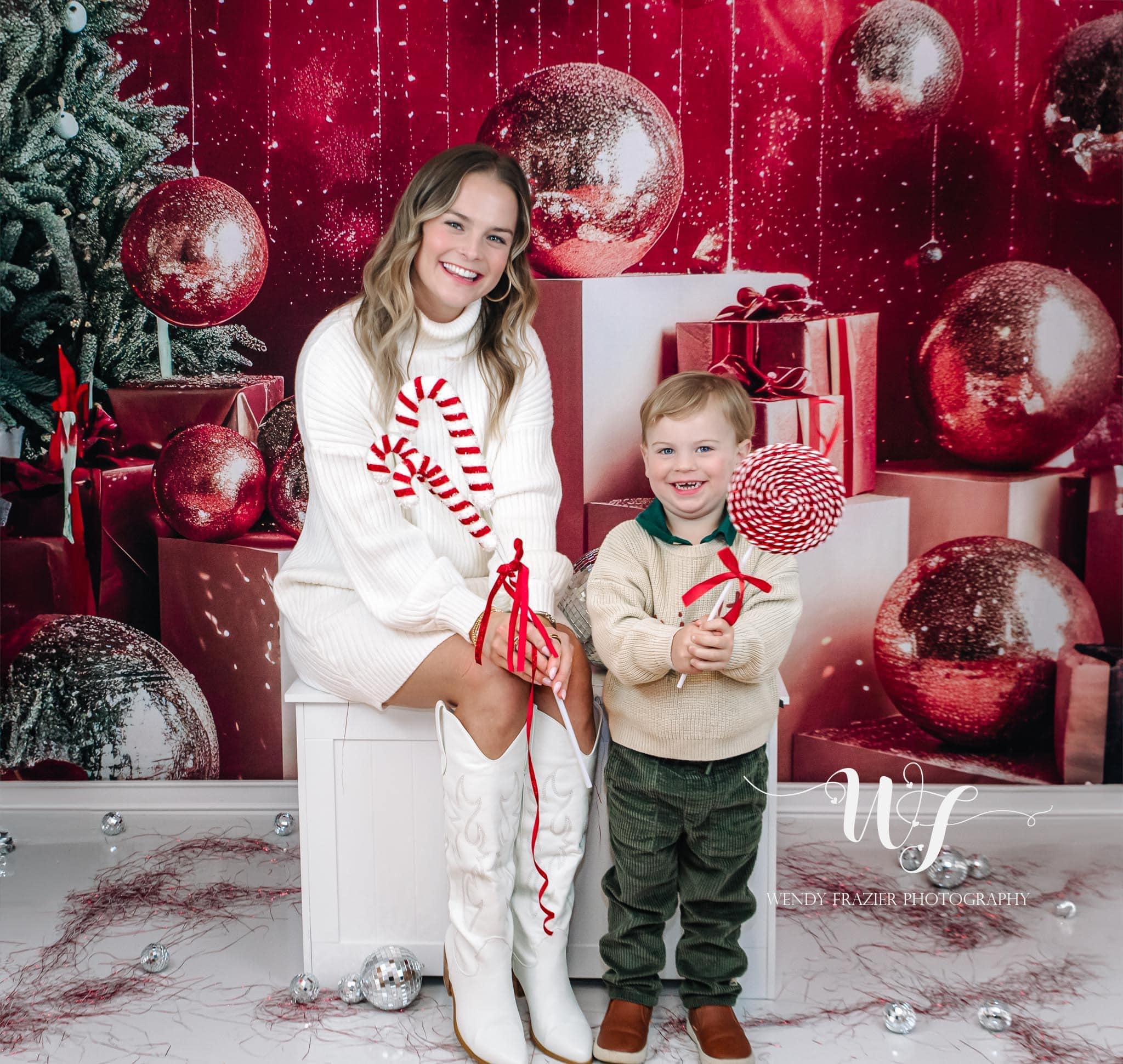 Offres Éclair #2 Kate Disco Noël Rétro Décor Argent Mur rouge Toile de fond conçue par Mini MakeBelieve - Kate Backdrop FR