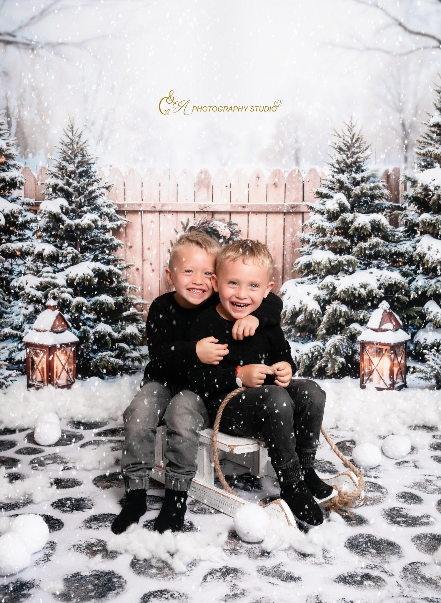 Kate Hiver Extérieur Forêt Sapin de Noël Clôture Toile de fond conçue par Emetselch - Kate Backdrop FR