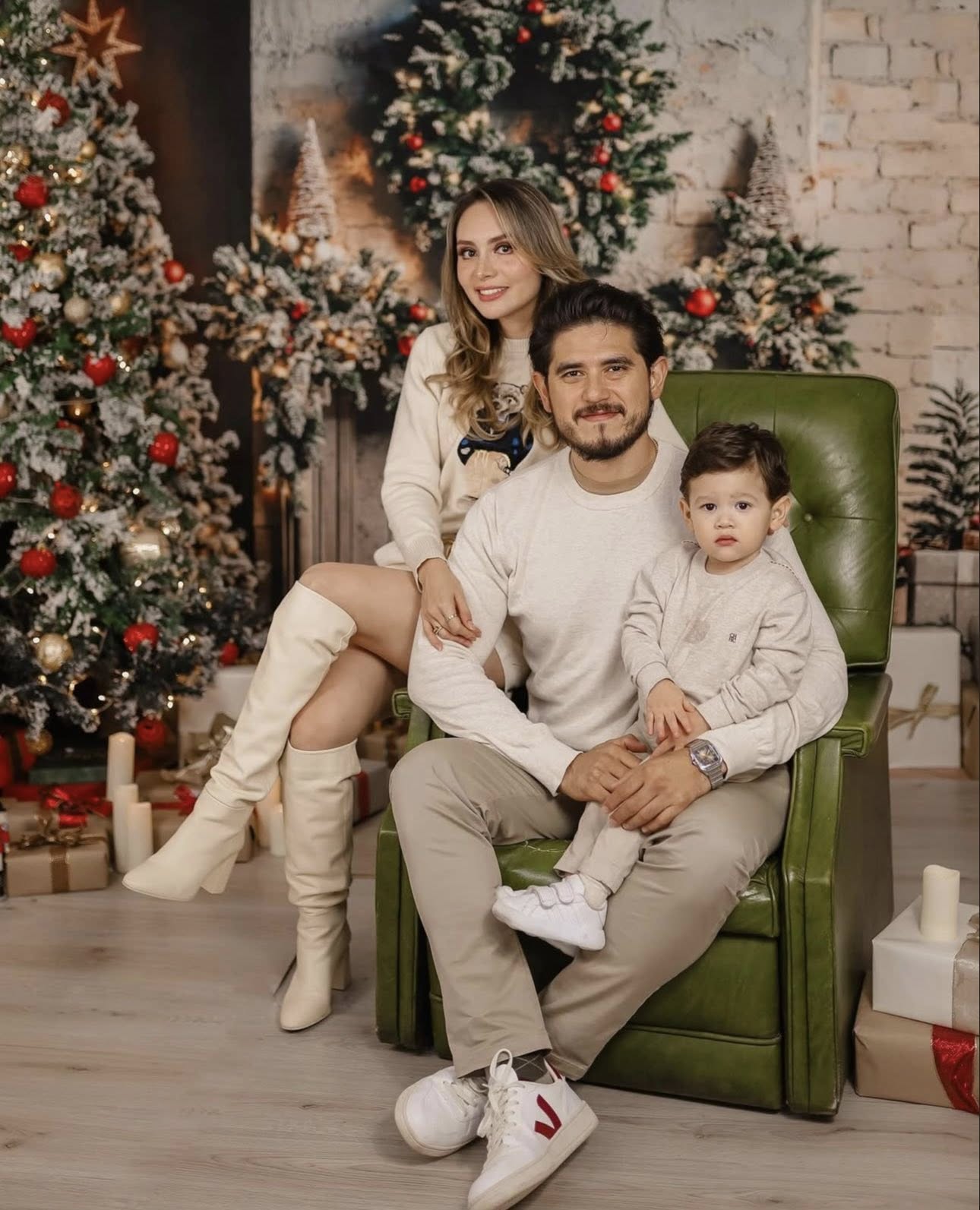 Kate Sapin de Noël Cheminée Couronne Cadeaux Toile de fond conçue par Emetselch - Kate Backdrop FR