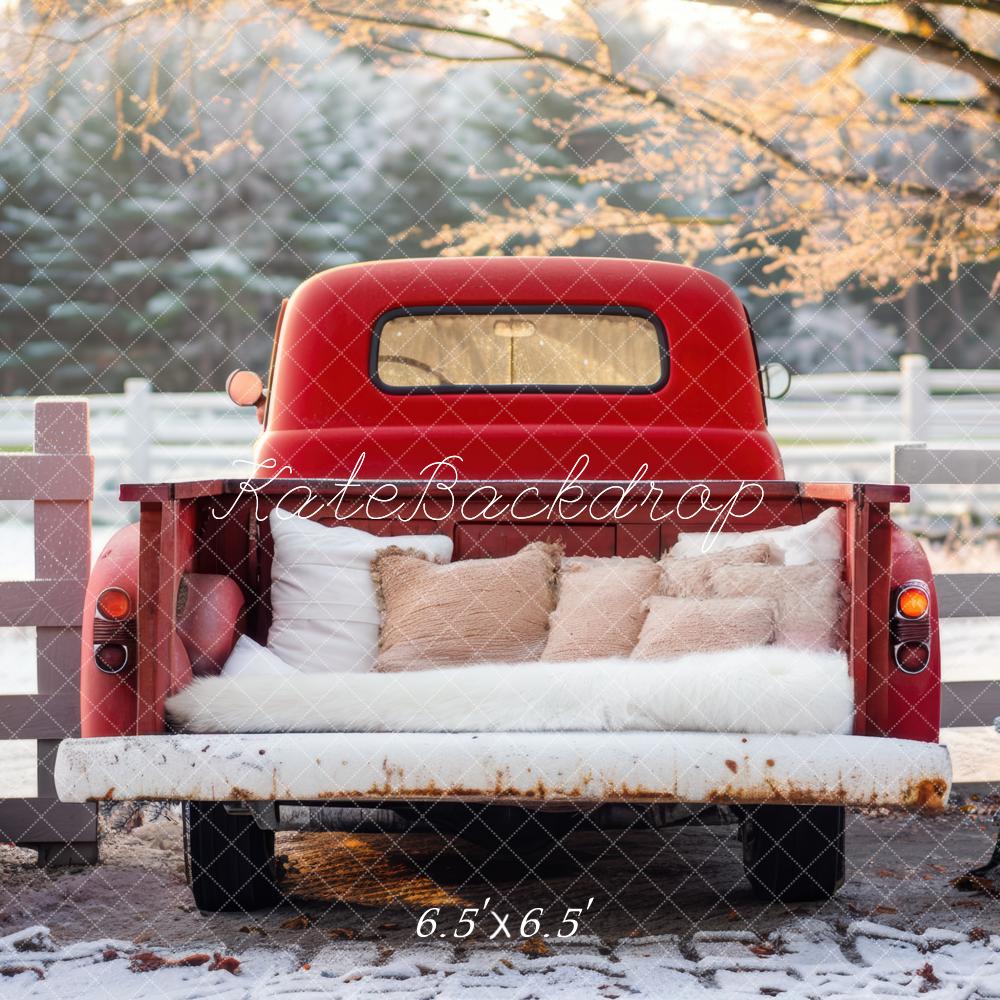 Kate Hiver Neige Camion Rouge Oreiller Toile de fond conçue par Mini MakeBelieve - Kate Backdrop FR