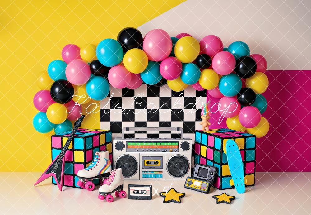 Kate Anniversaire Années 90 Rétro Fête Ballons Toile de fond conçu par Ashley Paul - Kate Backdrop FR
