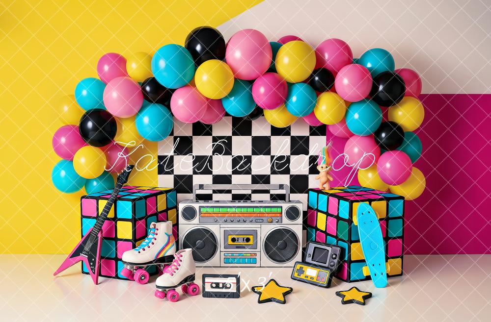 Kate Anniversaire Années 90 Rétro Fête Ballons Toile de fond conçu par Ashley Paul - Kate Backdrop FR