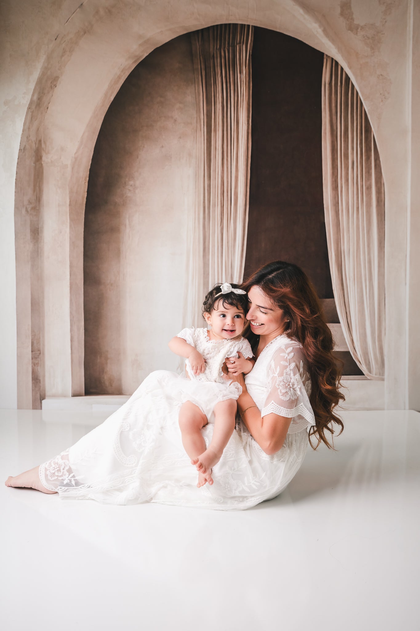 Kate Minimaliste Arche Escaliers Blanc Toile de fond conçue par Emetselch - Kate Backdrop FR