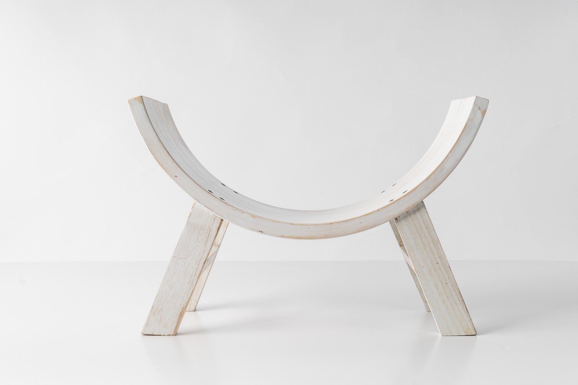 Kate Blanc tacheté Banc courbé Nouveau née Tabouret en bois Accessoires de photographie - Kate Backdrop FR