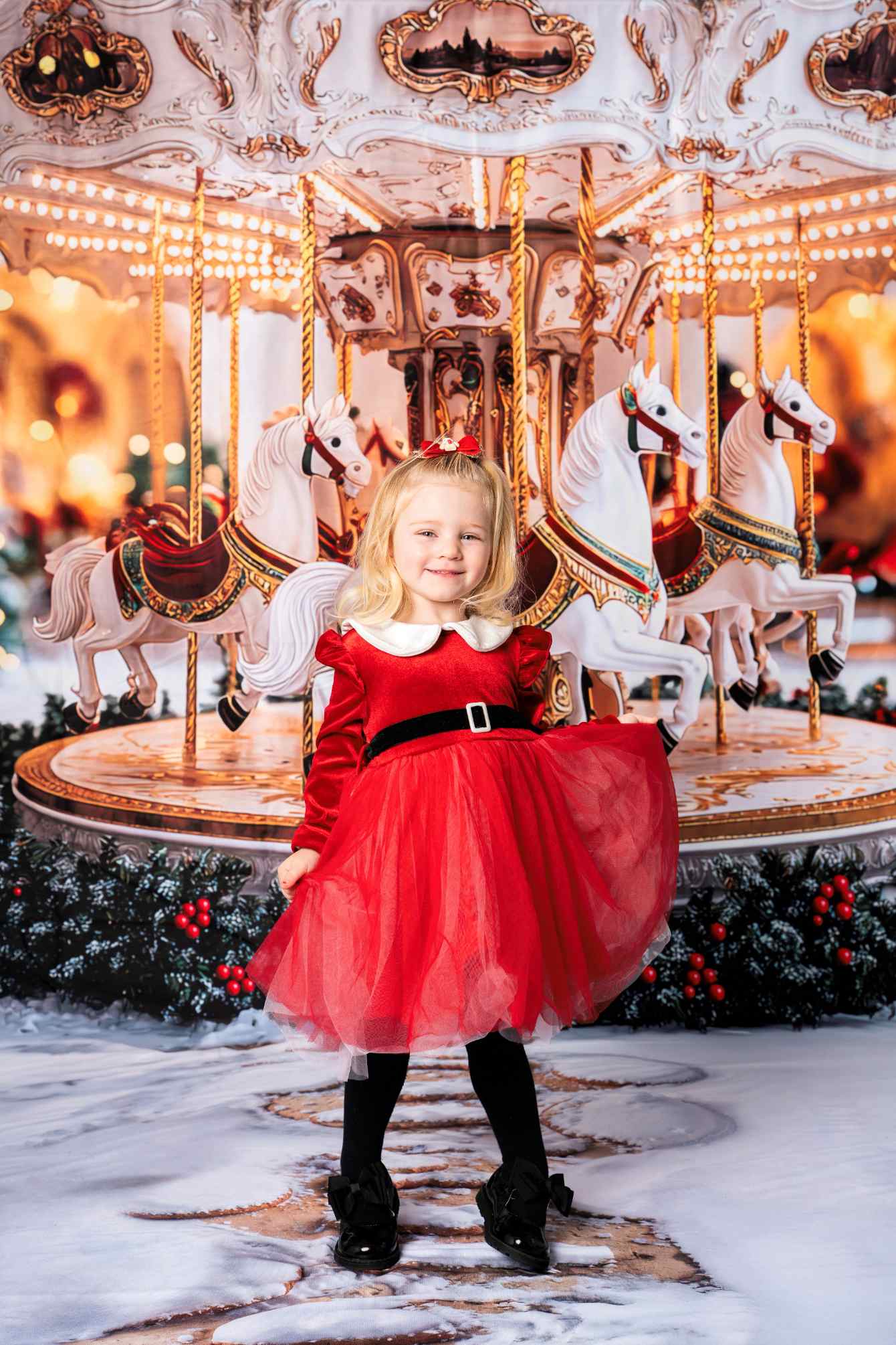 Kate Carrousel Noël Lumière Sapins Toile de fond conçue par Mini MakeBelieve