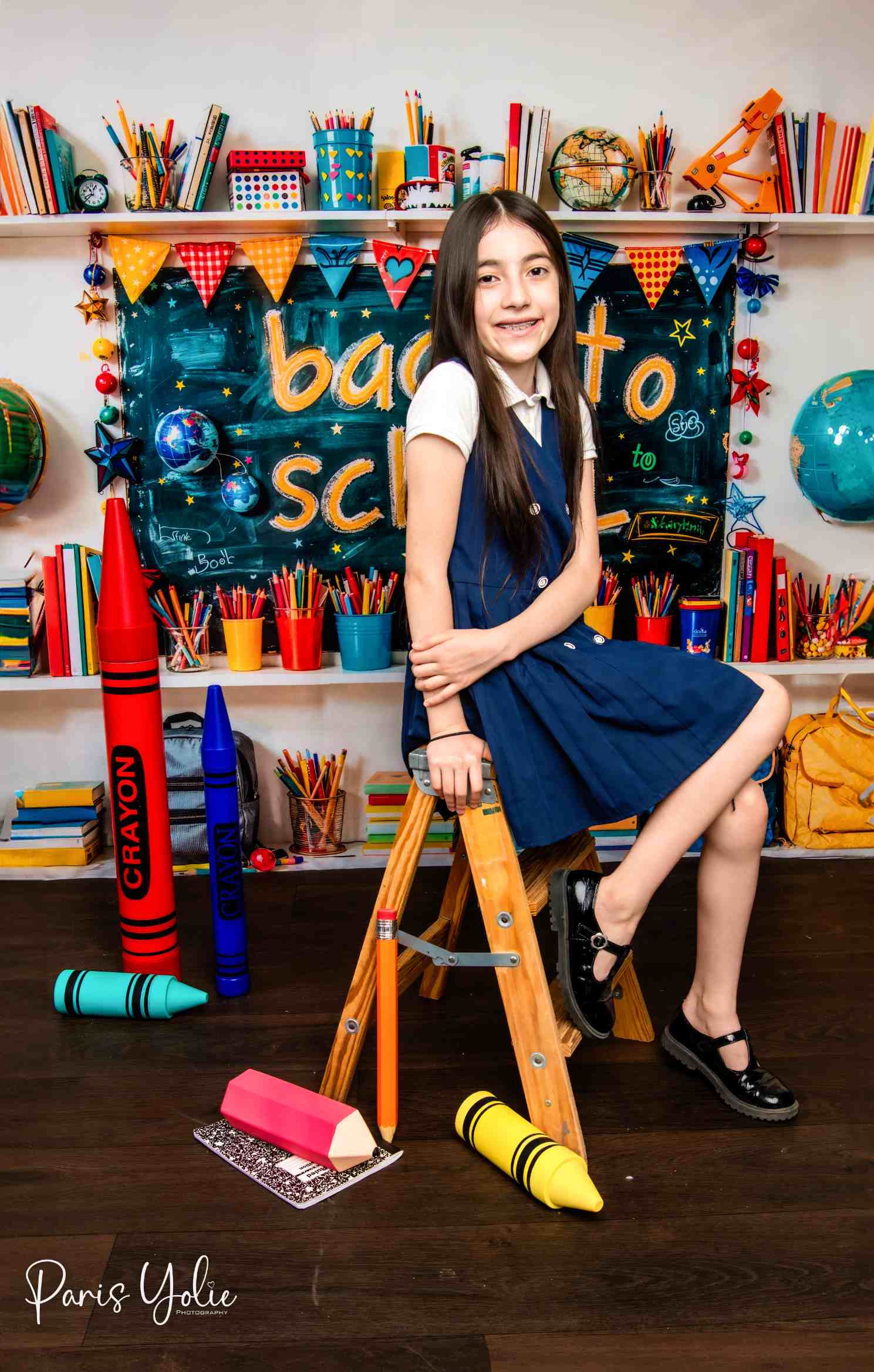 Kate Retour à l'école Globe Coloré Livre Crayon Sac Toile de fond conçue par Emetselch - Kate Backdrop FR