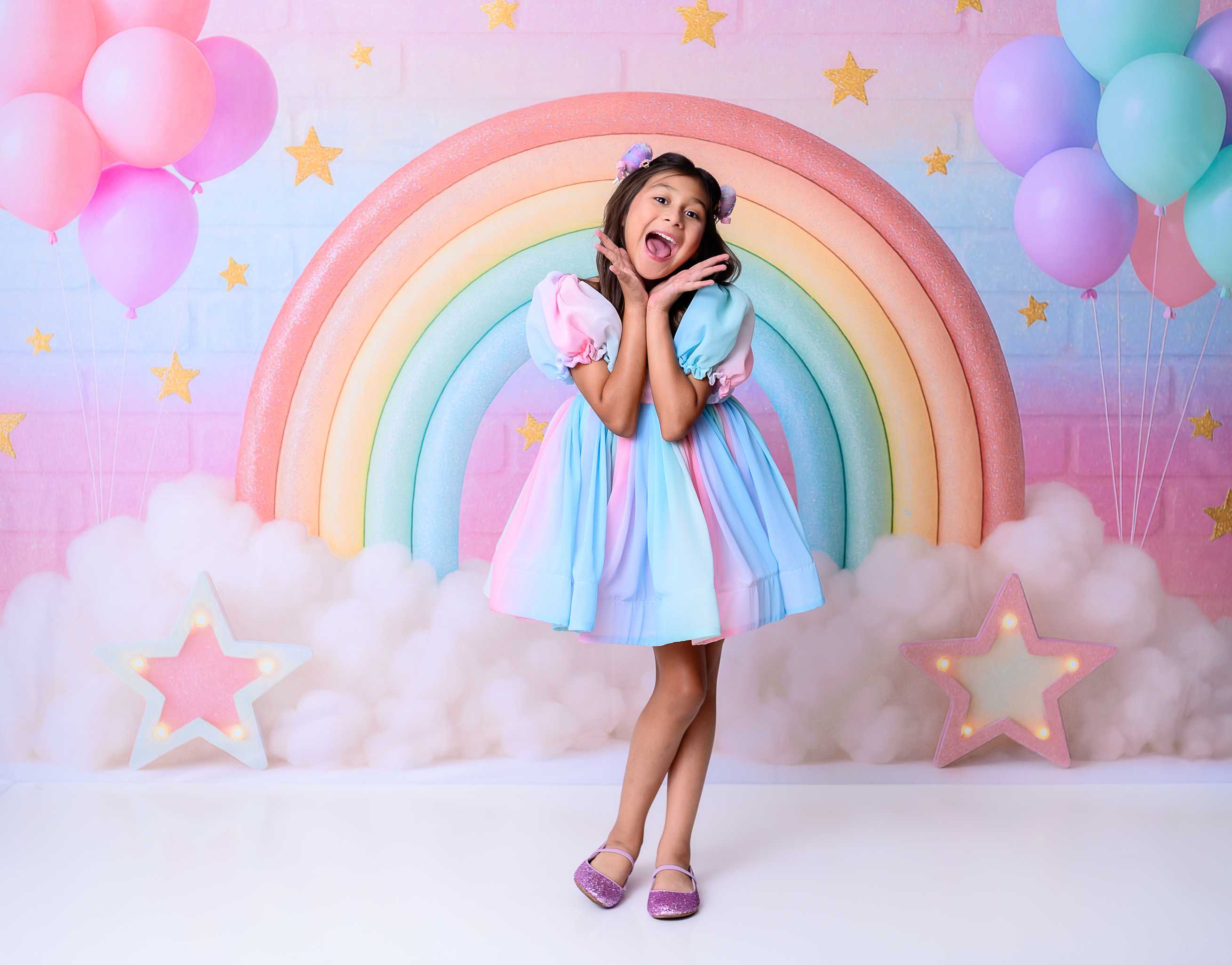 Kate Anniversaire Arc-en-ciel Nuage Ballons Toile de fond conçu par Ashley Paul - Kate Backdrop FR