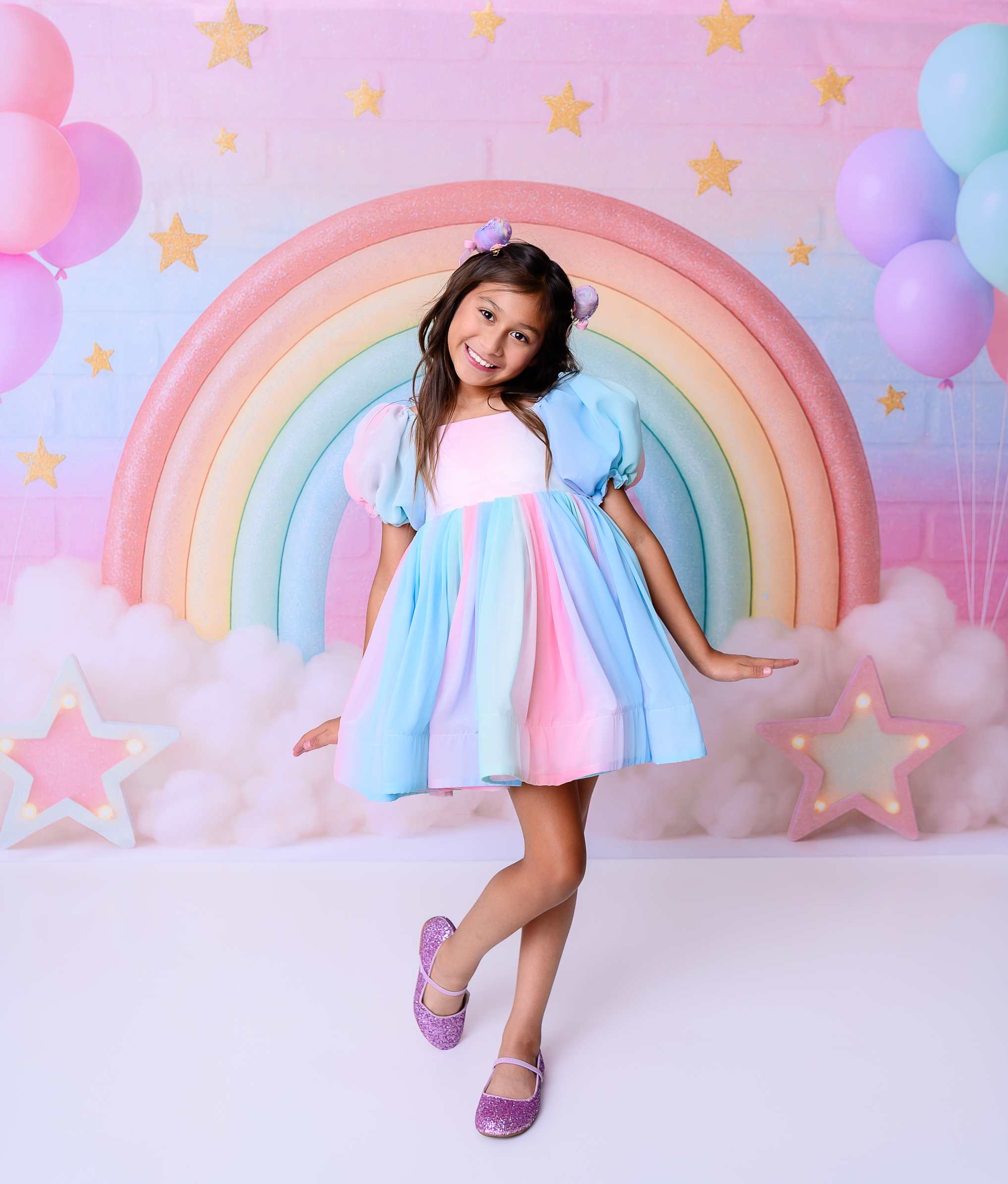 Kate Anniversaire Arc-en-ciel Nuage Ballons Toile de fond conçu par Ashley Paul - Kate Backdrop FR