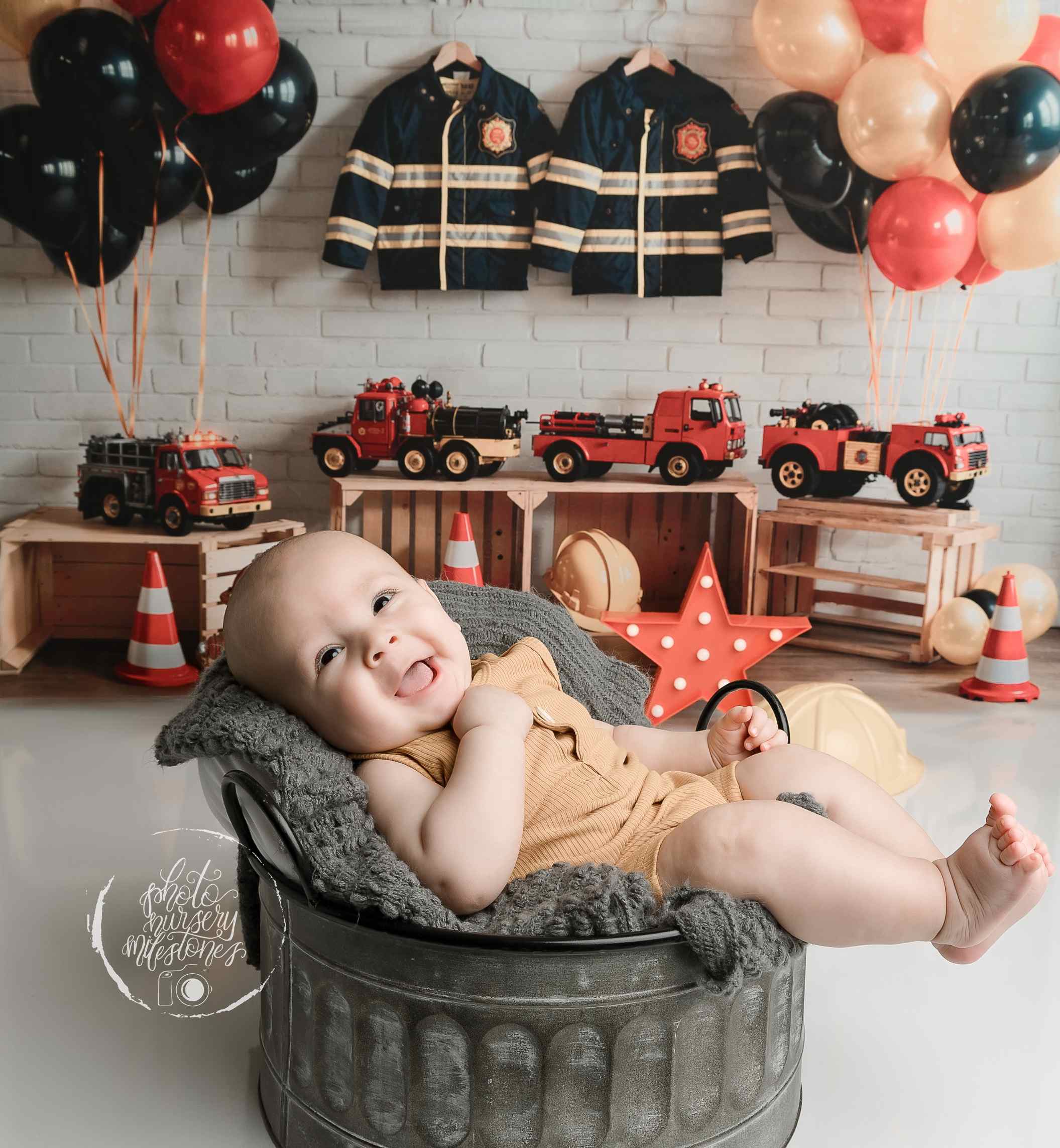 Kate Anniversaire Pompiers Voiture-jouet Uniforme Toile de fond conçue par GQ - Kate Backdrop FR