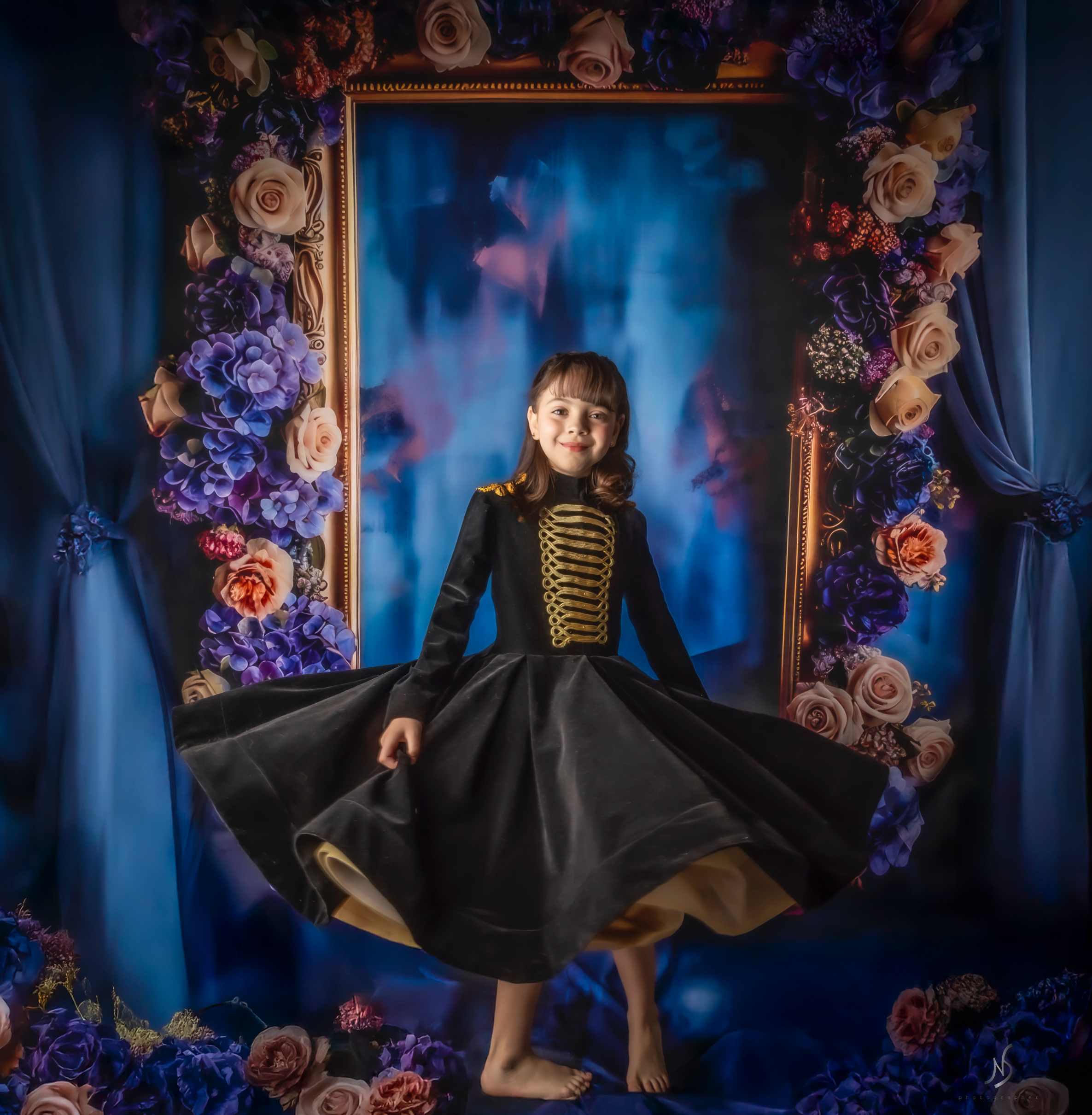 Kate Sweep Mur-à-Sol Fleurs Cadre Bleu Rideau Toile de fond conçue par Mini MakeBelieve - Kate Backdrop FR