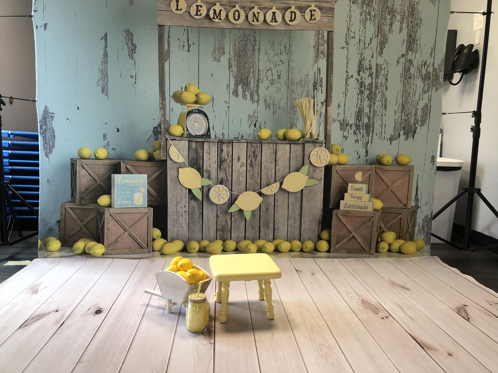 Kate Stand de limonade Bleu Mur en bois Toile de fond conçu par Mandy Ringe - Kate Backdrop FR