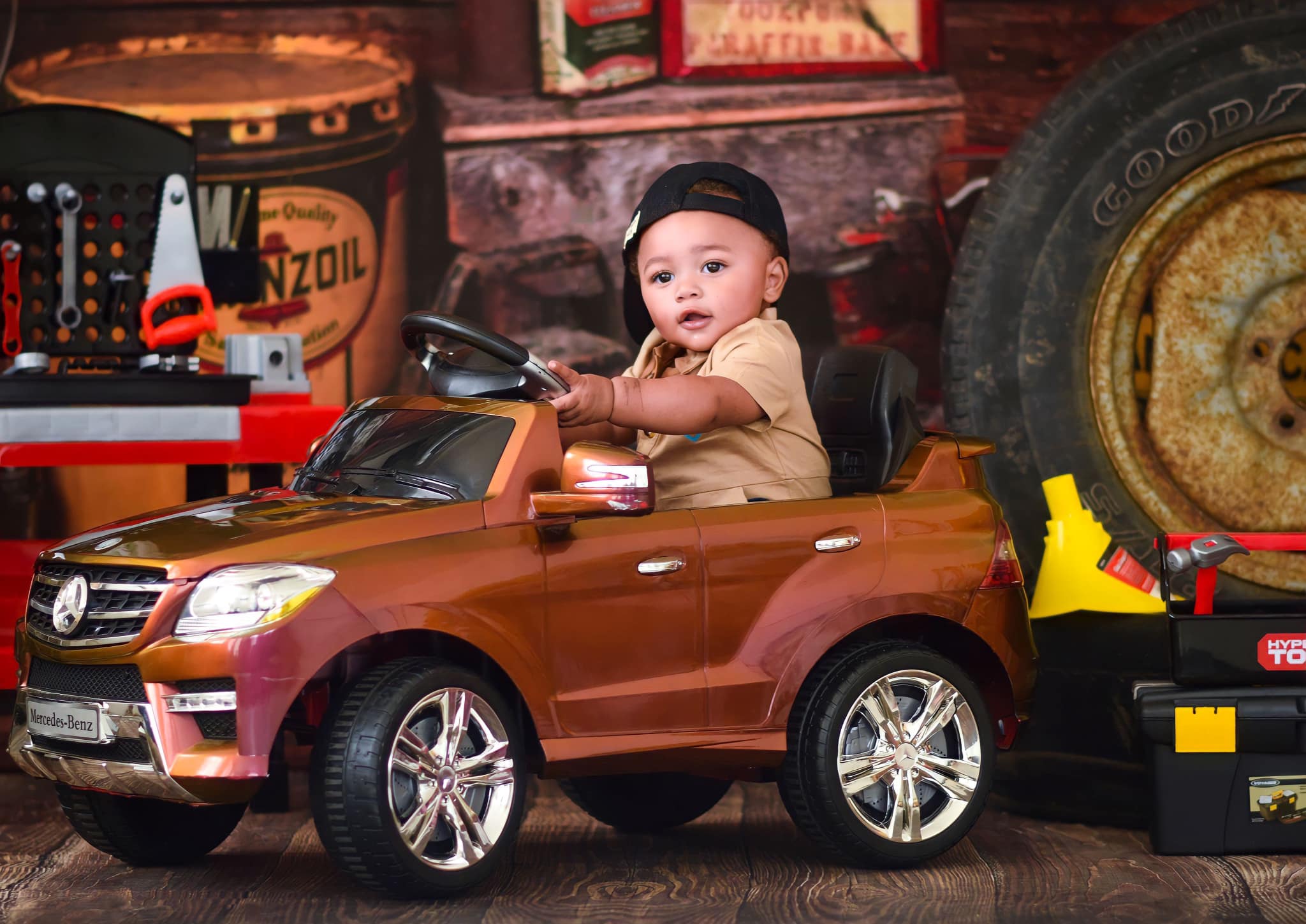 Kate Garage Enfant Fête des Pères Toile de fond conçu par Arica Kirby - Kate Backdrop FR