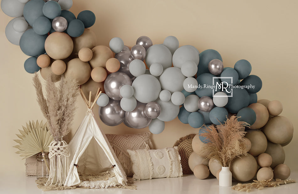 Kate Tente Boho Ballons Bleu & Brun Toile de fond en Laine conçue par Mandy Ringe