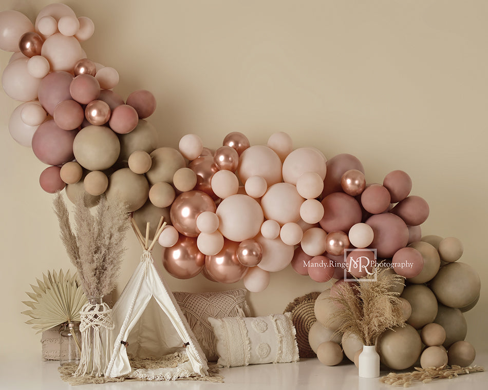 Kate Tente Boho Ballons Anniversaire Toile de fond en Laine conçue par Mandy Ringe - Kate Backdrop FR