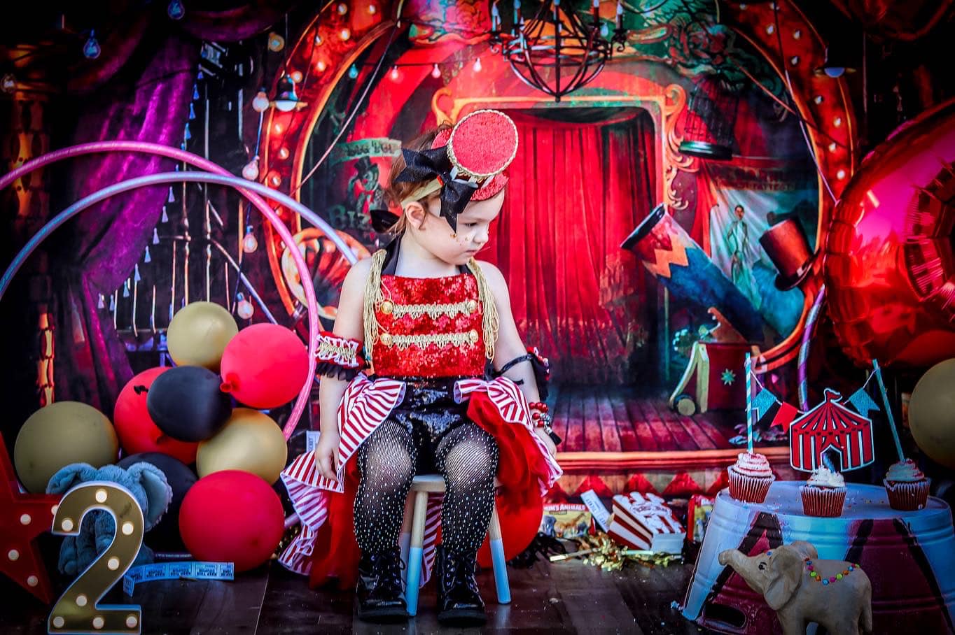 Kate Cirque Rouge Lumières colorées Toile de fond conçue par Rosabell Photographie - Kate Backdrop FR