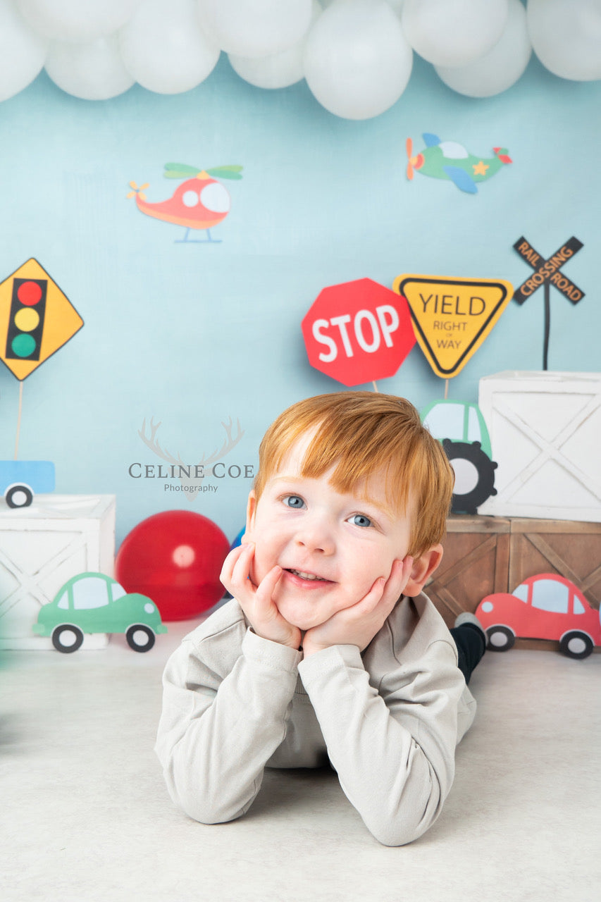 Kate Anniversaire coloré Voitures Camions Avions Toile de fond conçue par Melissa King - Kate Backdrop FR