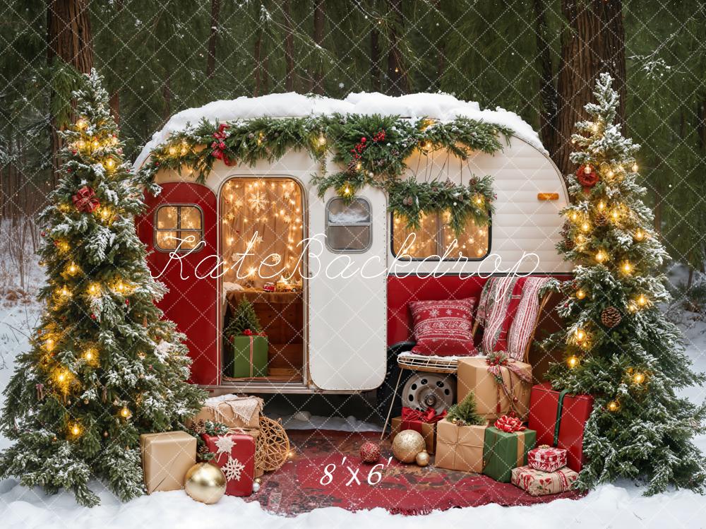 Kate Noël Caravane Sapins Neige Toile de fond conçue par Emetselch - Kate Backdrop FR