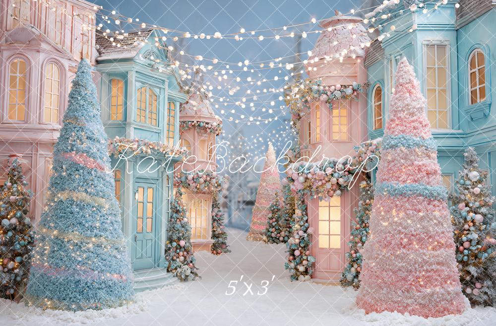 Kate Noël Maisons Pastel Sapins Lumières Toile de fond conçue par Ashley Paul