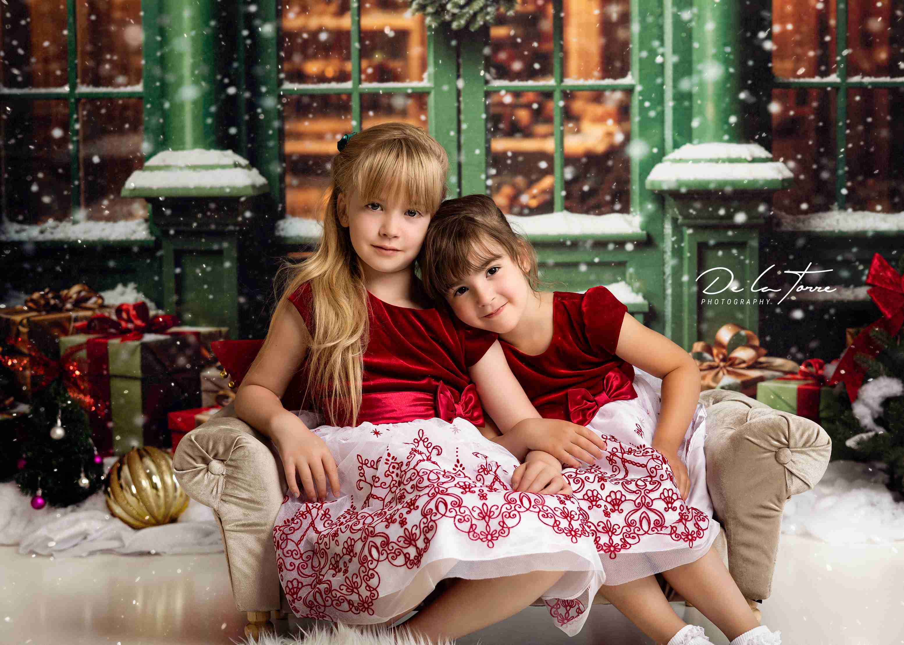 Offres Éclair Kate Noël Rue Cadeau Vert Rétro Maison Neige Toile de fond conçue par Emetselch - Kate Backdrop FR