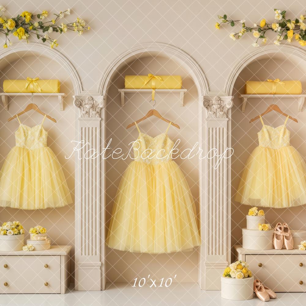 Kate Robes Jaunes Arche Fleurs Toile de fond conçue par Patty Roberts
