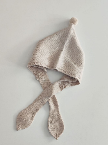 Kate Beige Bonnet en laine Kit Accessoires - Kate Backdrop FR