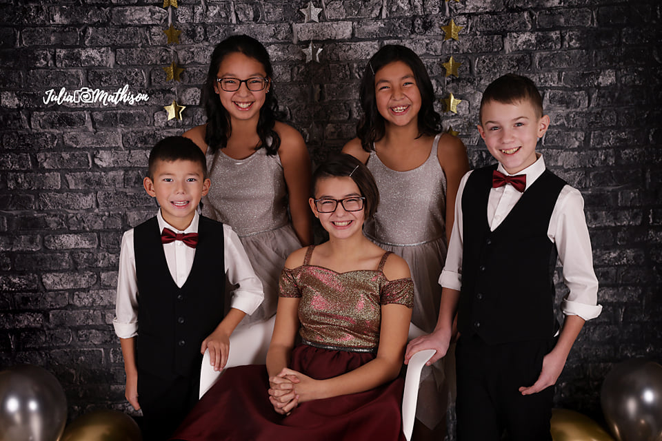 Kate Rétro Mur de briques Dégradé foncé Toile de fond conçu par Arica Kirby - Kate Backdrop FR