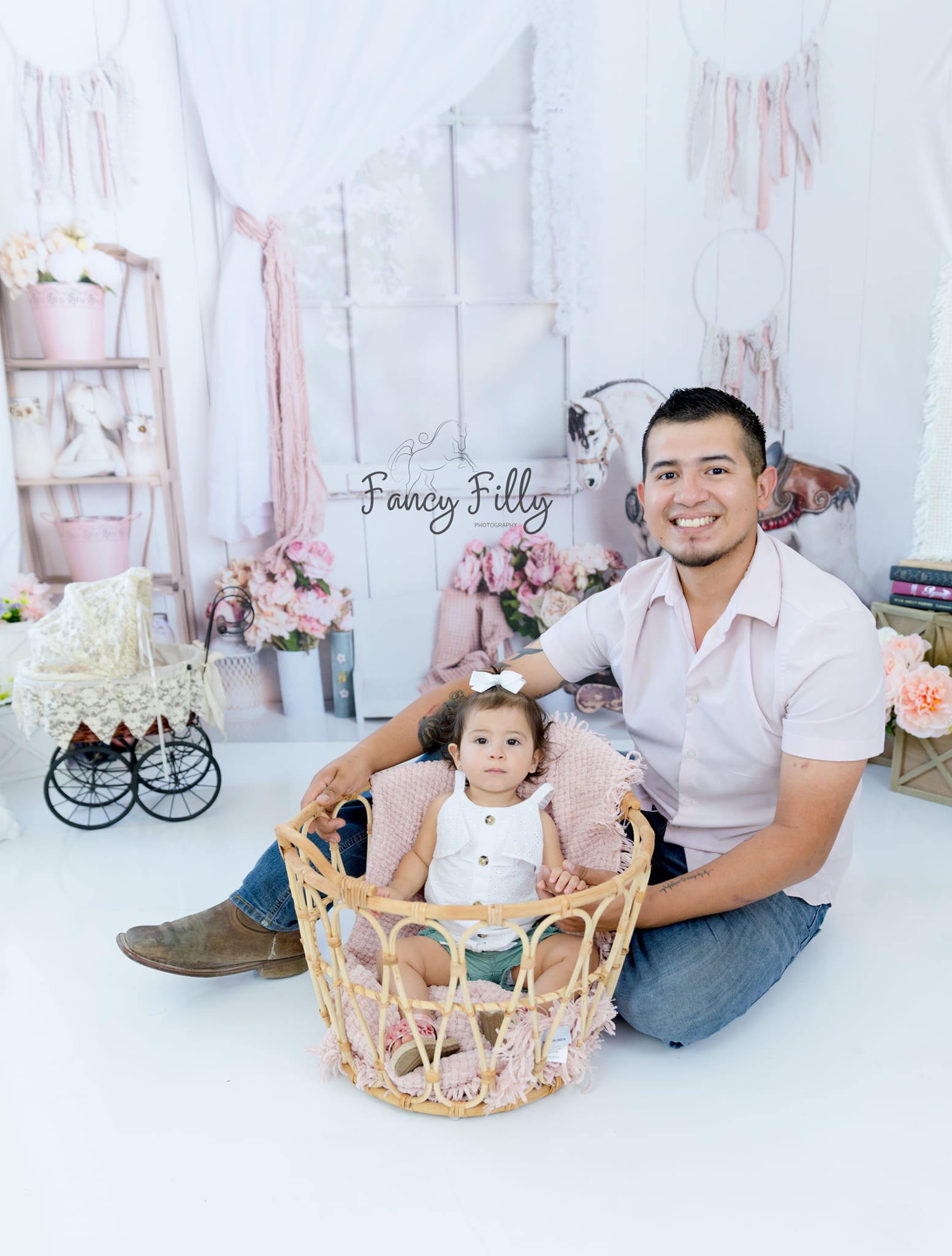 Kate Chambre de filles Fenêtre Cheval en bois Toile de fond conçue par Rose Abbas - Kate Backdrop FR