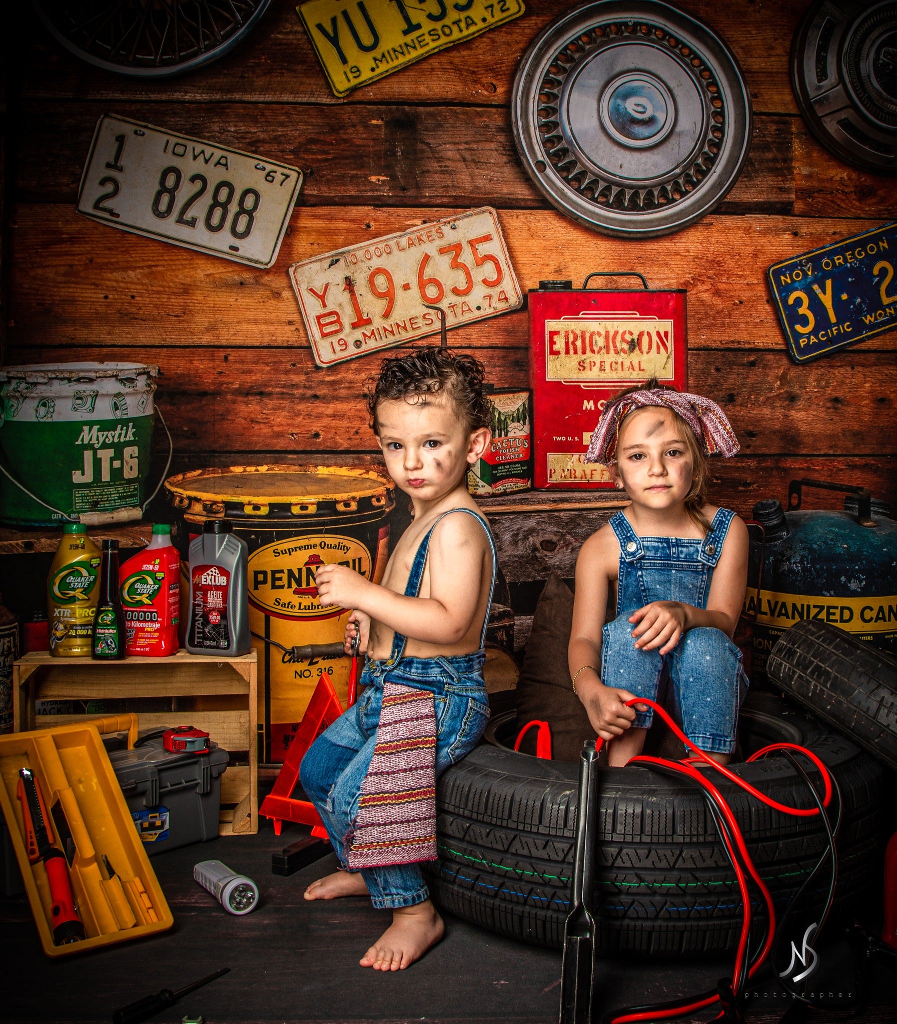 Kate Garage Enfant Fête des Pères Toile de fond conçu par Arica Kirby - Kate Backdrop FR