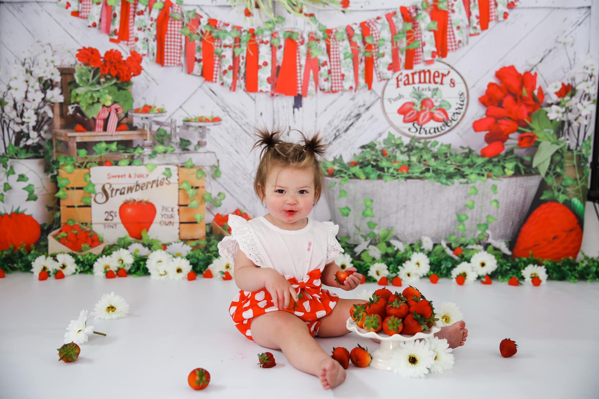 Kate Été Mur en Bois Blanc Fraise Bannière Anniversaire Toile de fond pour la photographie - Kate Backdrop FR