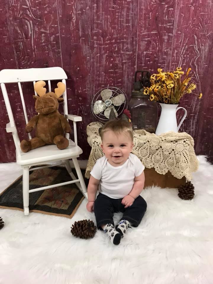 Katebackdrop£ºKate Retro Red Wood Wall Backdrop designed by Arica Kirby