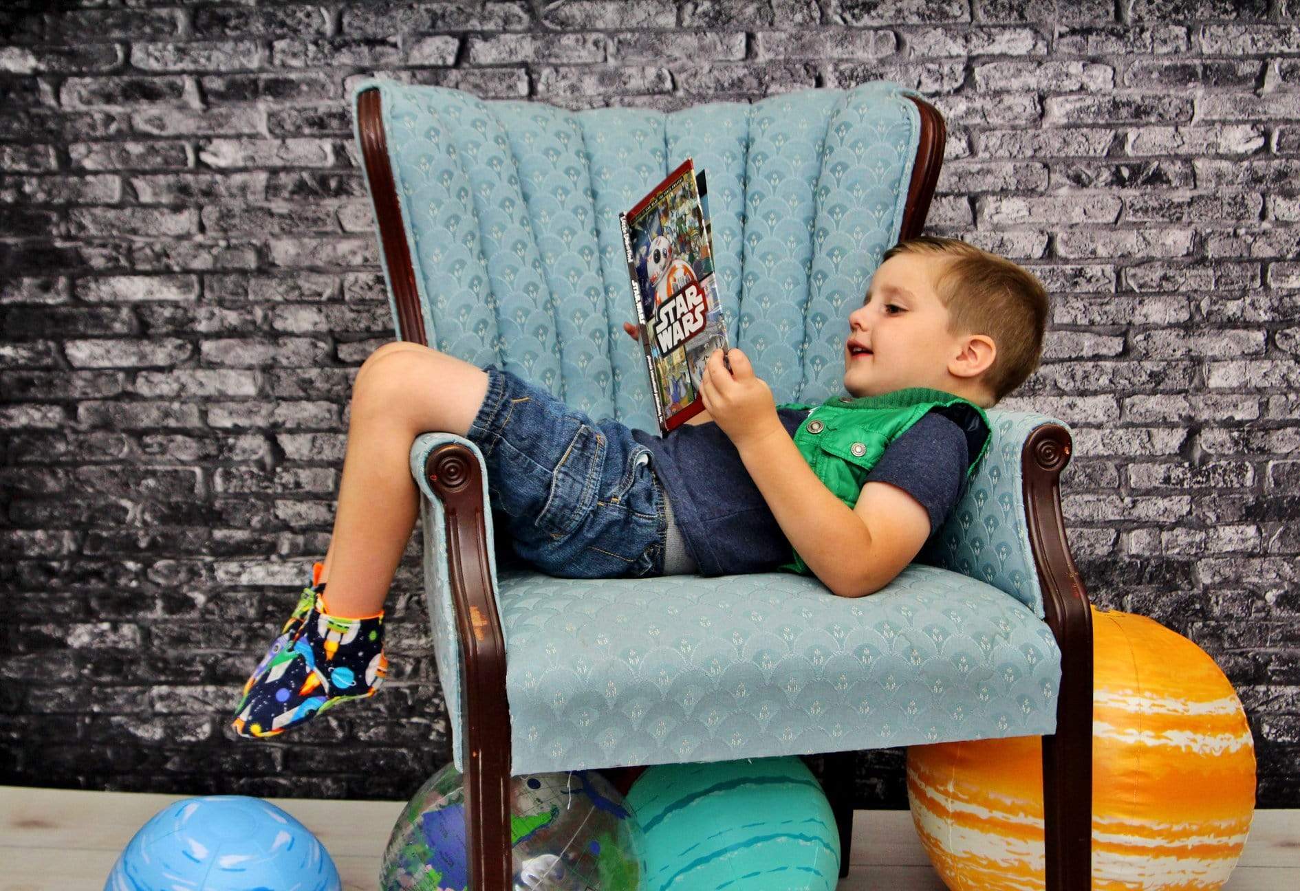 Katebackdrop£ºKate Retro Dark Gradient Brick Backdrop designed by Arica Kirby