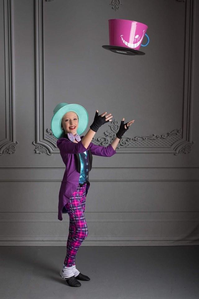 Katebackdrop拢潞Kate Gray Vintage Wall Door Backdrop