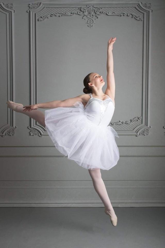 Katebackdrop拢潞Kate Gray Vintage Wall Door Backdrop