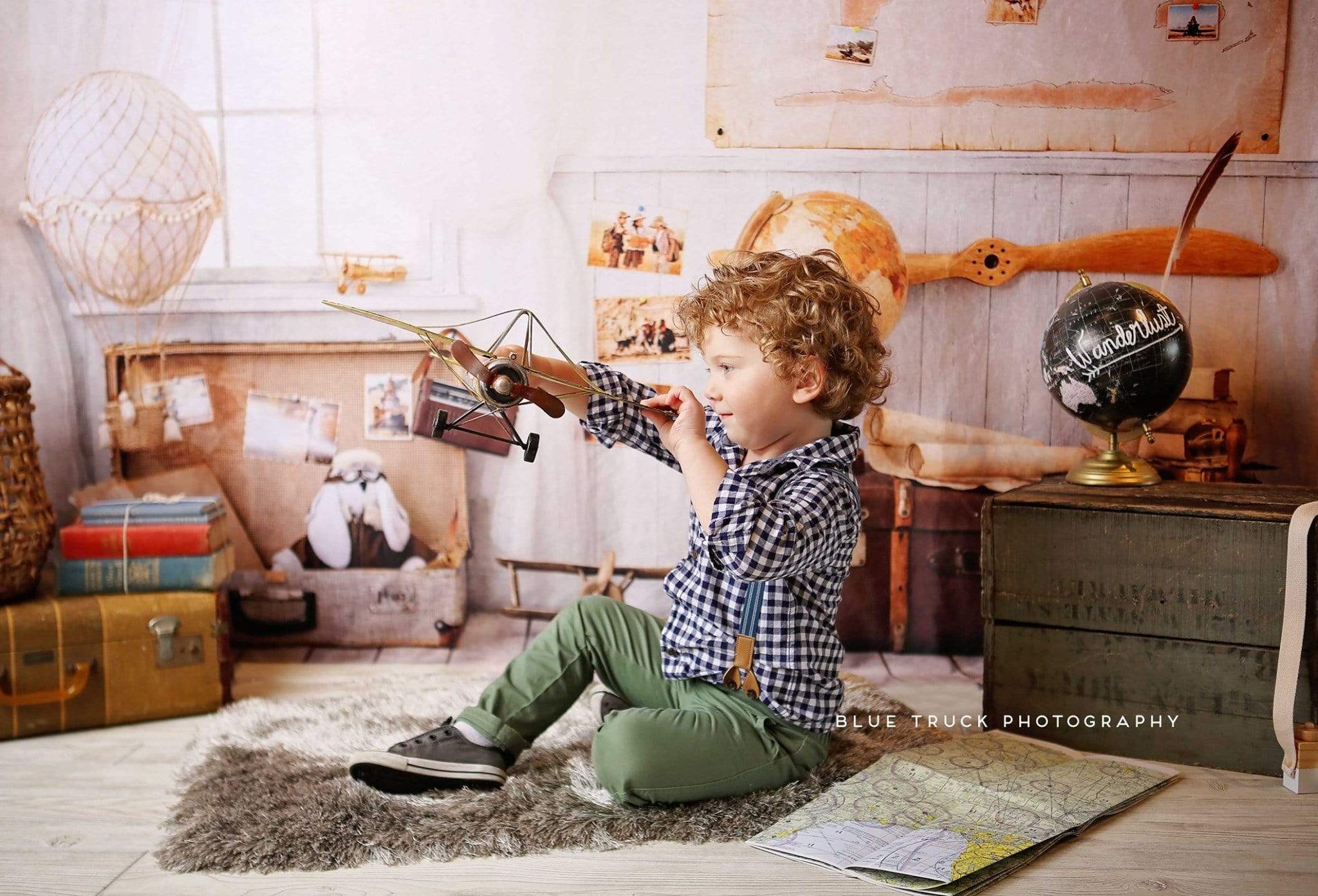 Kate Voyage autour du monde Aventurier Enfants Pilote Toile de fond Retour à l'école - Kate Backdrop FR