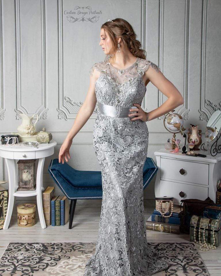 Katebackdrop拢潞Kate Gray Vintage Wall Door Backdrop