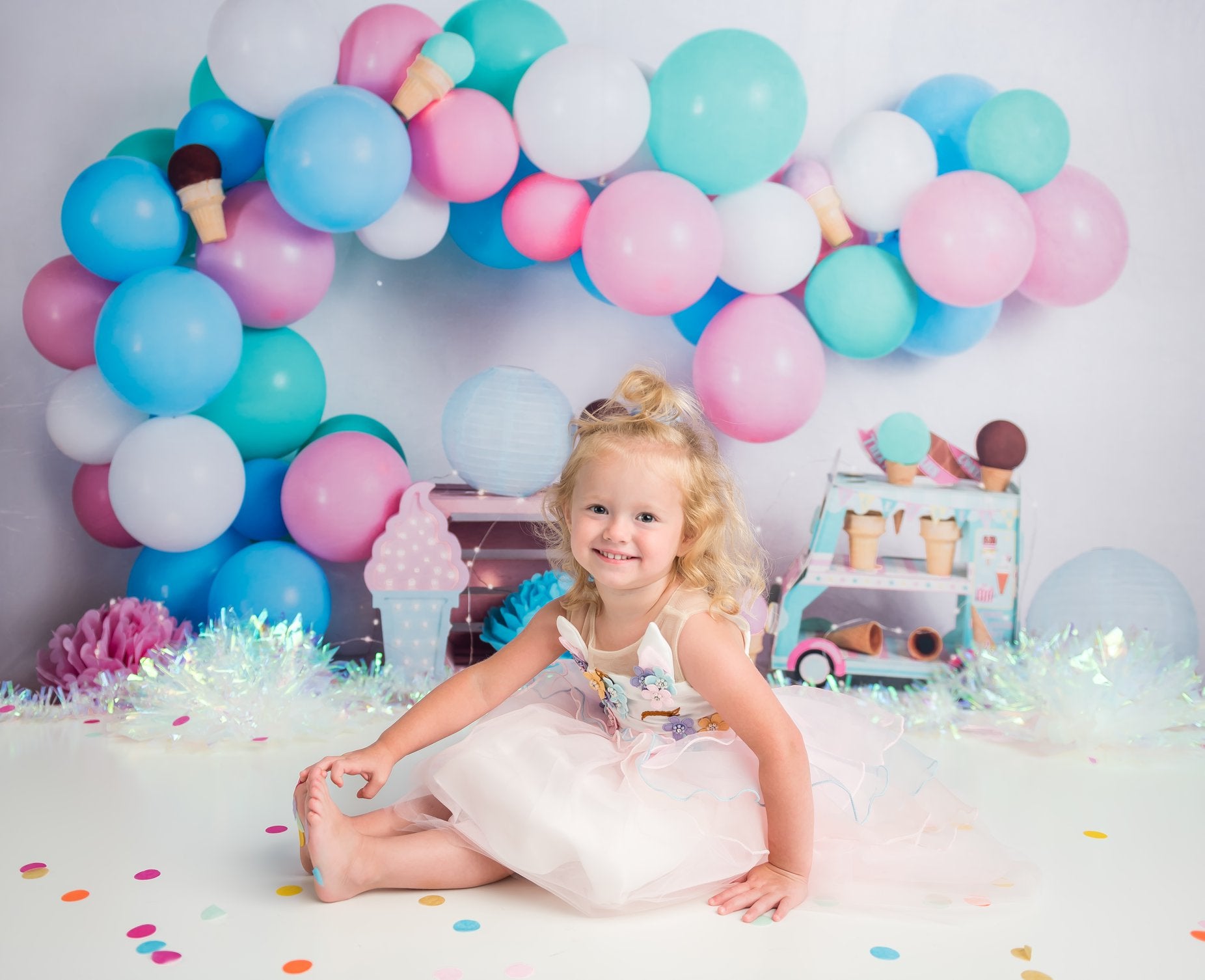 Kate Anniversaire Ballons Crème glacée Enfants Toile de fond conçue par Megan Leigh - Kate Backdrop FR