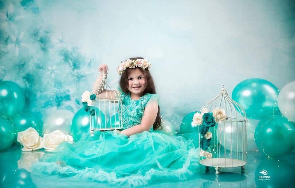 Kate Abstrait Fleurs Bleu Aquarelles Beaux-arts Toile de fond conçu par Veronika Gant - Kate Backdrop FR