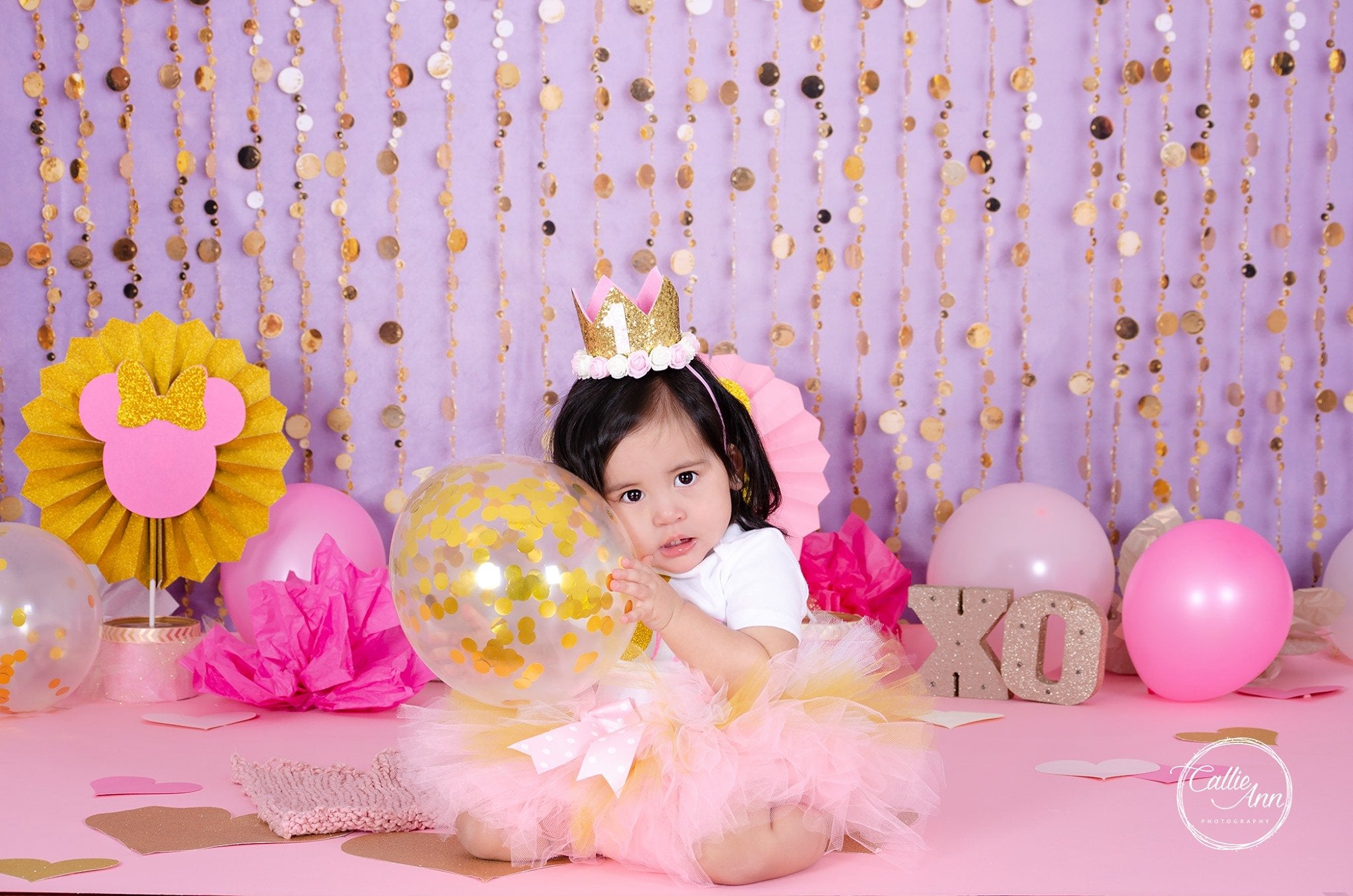 Kate Enfant Points Dorés Mur violet Fête Toile de fond conçue par Lisa B - Kate Backdrop FR